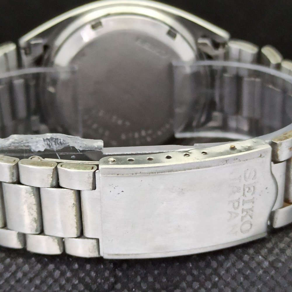 Vintage 1973 Seiko 5 Automatic Mens Silver Watch W/DayDate & Gold Accents - Picture 3 of 8